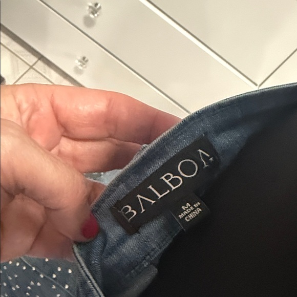 Chic Blue Denim Skirt with Stud Accents - Picture 4 of 4